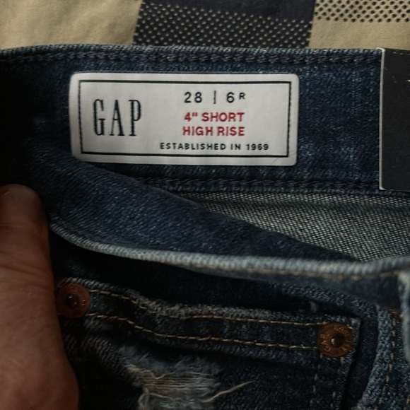 GAP women distressed cut off  Jean short. - Picture 3 of 3